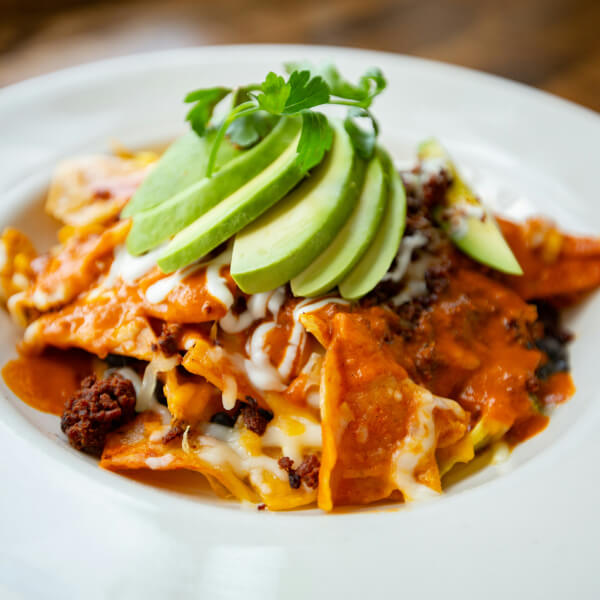 Ficha informativa de Chilaquiles rojos con chorizo y aguacate